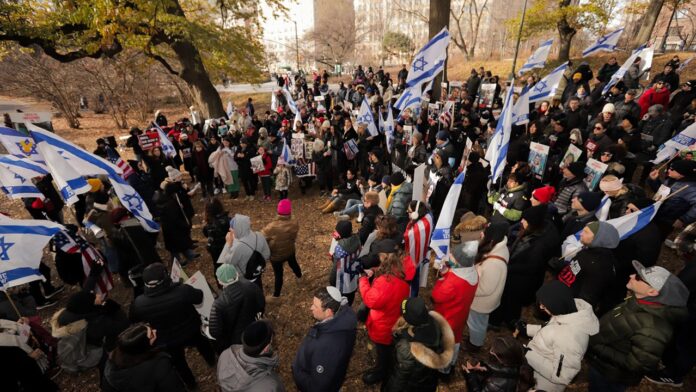 Israeli hostages' families hold Central Park rally, call on Biden, Trump to bring loved ones home