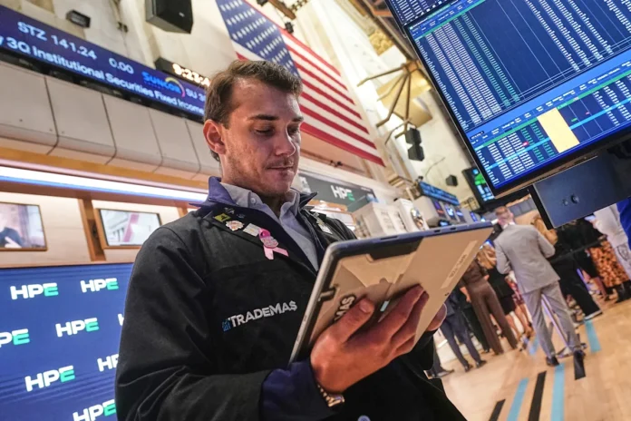 US stocks drop on worries about banks