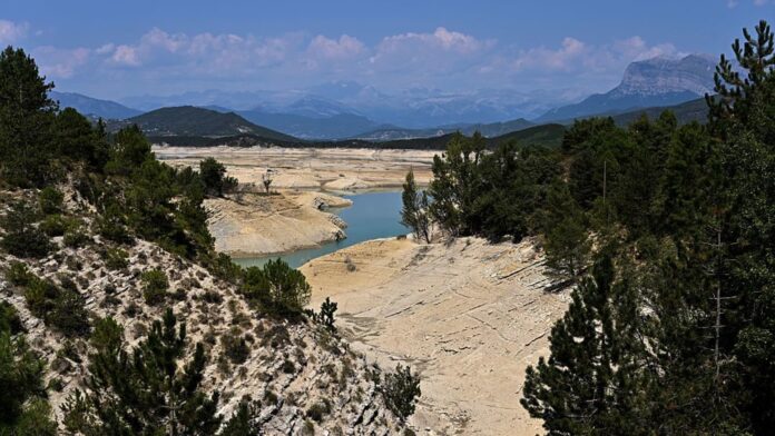 AI mega projects raise alarm in some of Europe’s driest regions