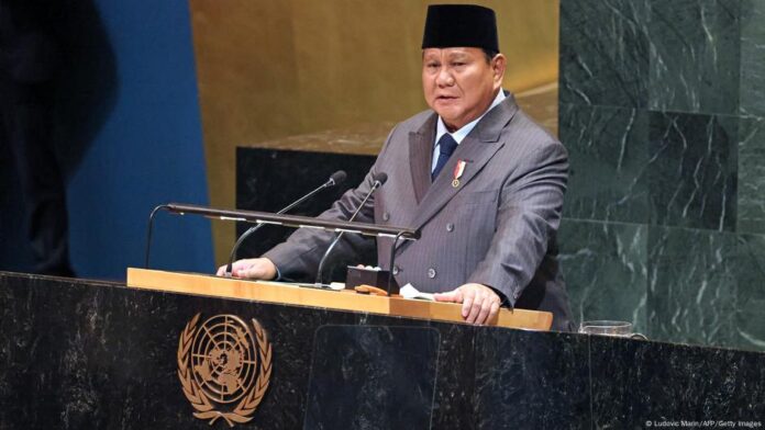 Indonesia's Subianto seeks global stage in his first year – DW – 10/20/2025