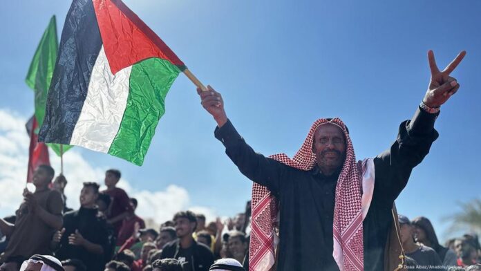 Questions remain on Donald Trump's Gaza peace plan – DW – 10/13/2025