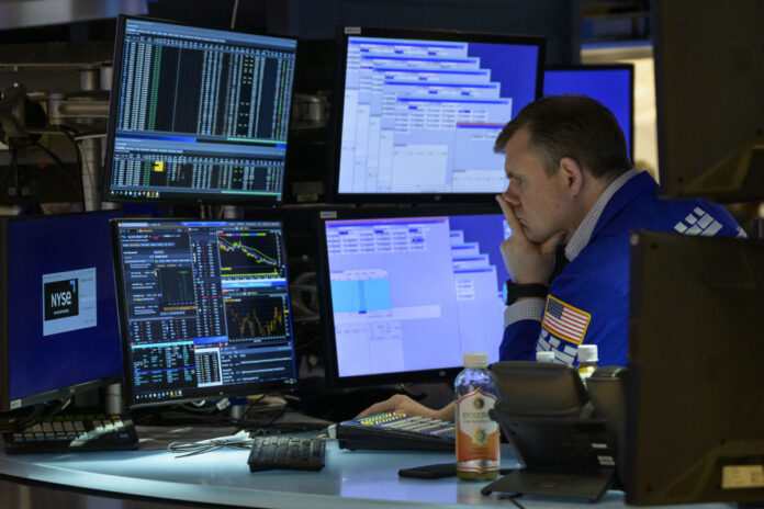 Stocks Decline As Earnings Season Picks Up Pace