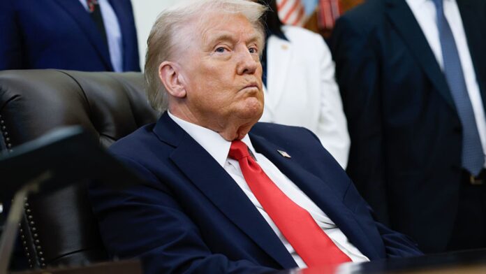 Trump's economic approval rating drops says CNBC survey